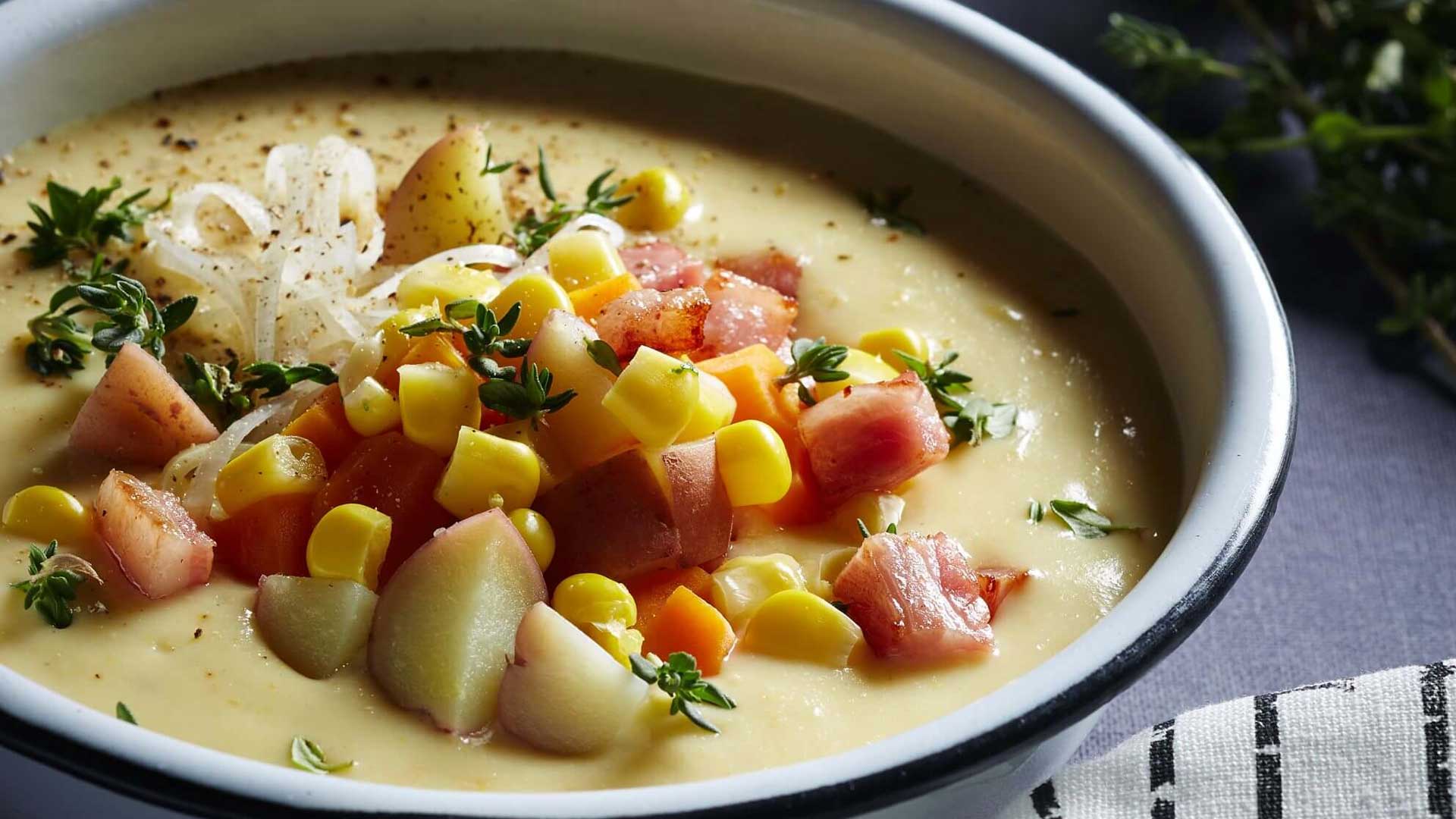 Chowder de Elote con Tocino Crujiente