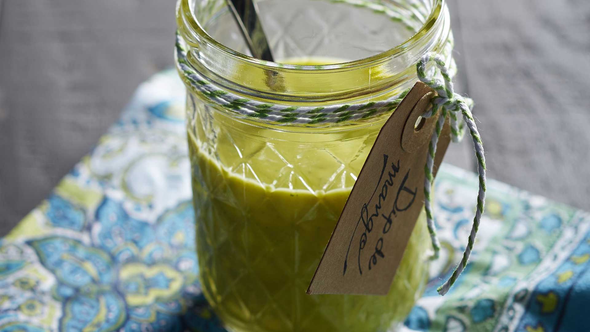 Dip de Mango con Semillas de Cilantro